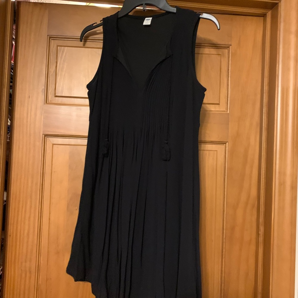 Black old navy v-neck Flowy dress. 2 tassels
